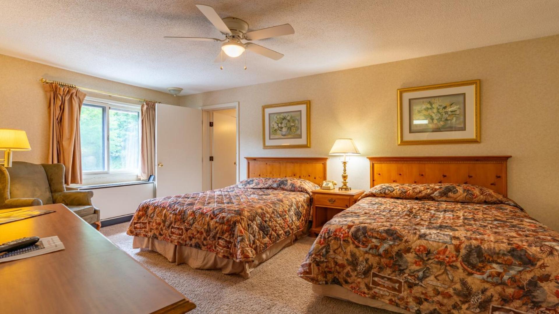 4 Seasons At Beech Mountain Hotel Bilik gambar